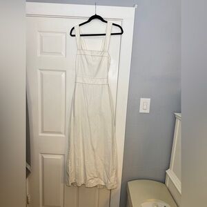 Elegant White Sleeveless Dress